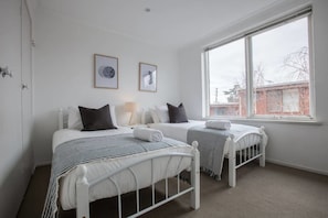 Apartemen (3 Bedrooms) | Setrika/meja setrika, Wi-Fi, dan seprai linen