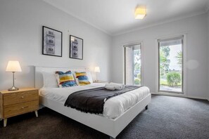 Huis (4 Bedrooms) | 4 slaapkamers, een strijkplank/strijkijzer, beddengoed