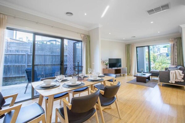 Villa (4 Bedrooms) | Living area | TV