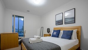 Unclassified image, 4 of 28, button - 104 Sanctuary Lake Donatella Retreat (Point Cook)