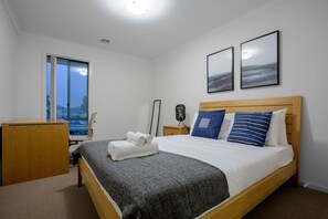 4 bedrooms, bed sheets