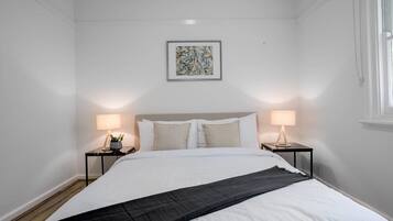 2 bedrooms, iron/ironing board, bed sheets