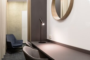 Habitación doble superior, 1 cama Queen size, para no fumadores | Ropa de cama de alta calidad, camas con pillow-top y escritorio