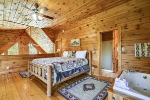 2 bedrooms, iron/ironing board, free WiFi, bed sheets - Large 2 BR w/ Game Room, WiFi, Close to Town, Hot Tub, Free Attraction Tickets (Sevierville)