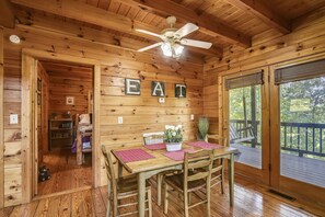 Dining - Large 2 BR w/ Game Room, WiFi, Close to Town, Hot Tub, Free Attraction Tickets (Sevierville)