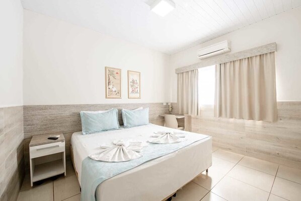 Standard Double Room, 1 Queen Bed | Desk, rollaway beds, free WiFi, bed sheets - Tokyo Hotel (Tres Lagoas)