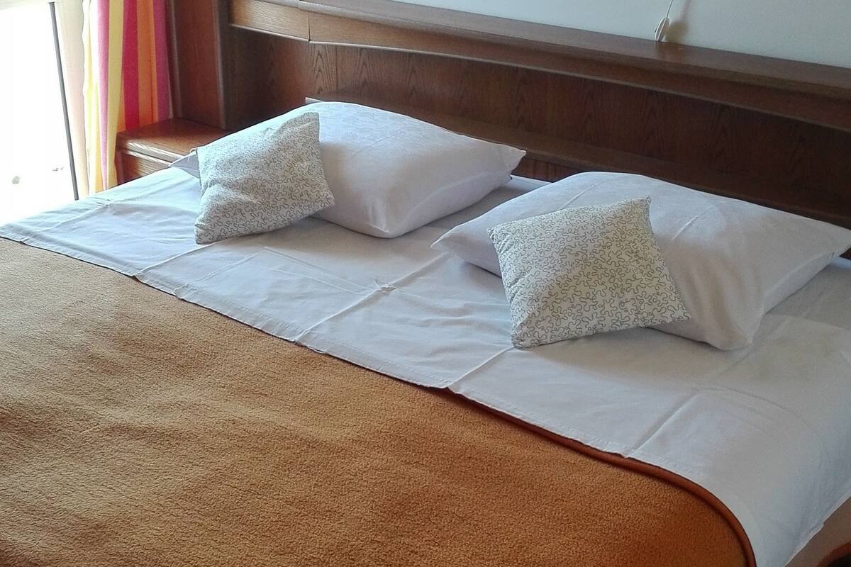 Desk, iron/ironing board, free cots/infant beds, rollaway beds
