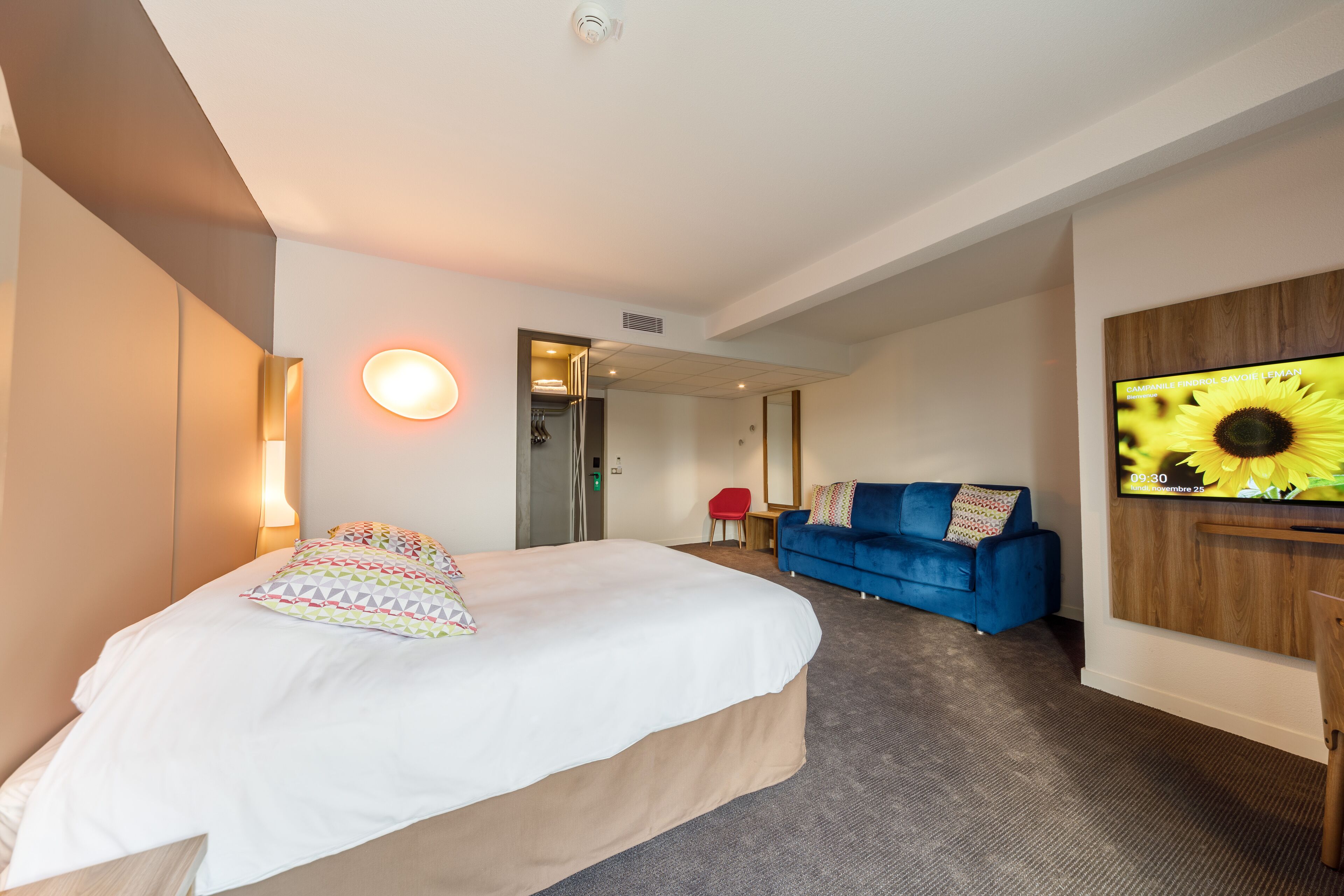 family room, multiple beds | premium bedding, laptop workspace, blackout curtains, soundproofing