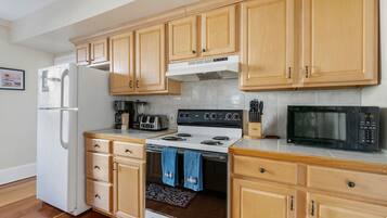 Mikrowelle, Ofen, Herdplatte, Geschirrspüler