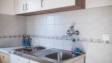 Appartamento, 1 camera da letto (Jug 1) | Angolo cottura privato | Frigorifero, piano cottura, pentole/stoviglie/utensili