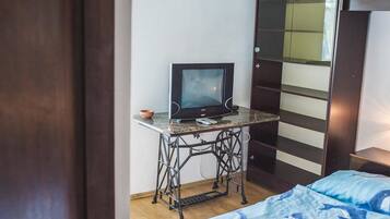 Apartment, 1 Bedroom (Jug 2) | Television