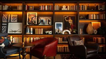 2 bars/lounges, rooftop bar