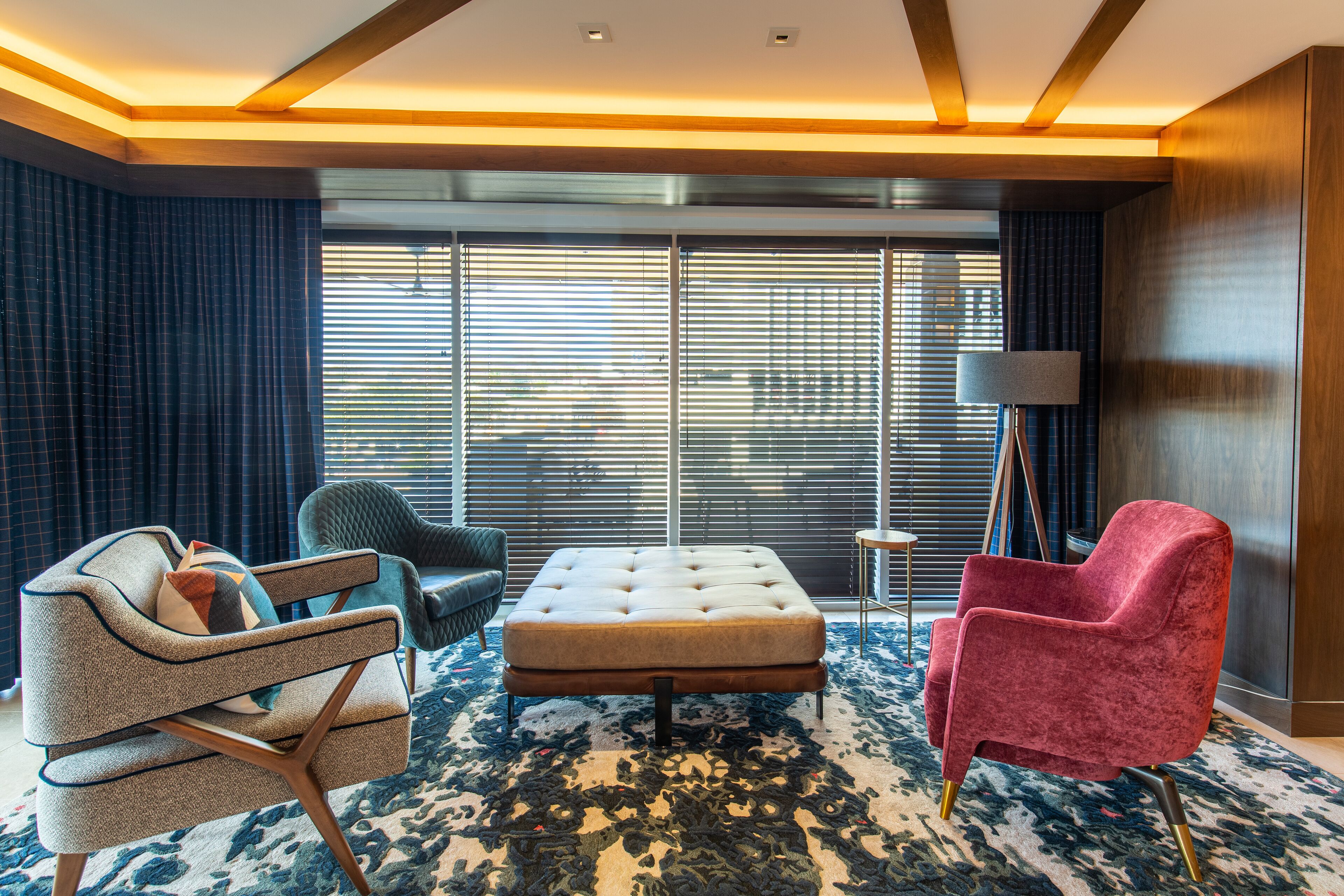 2 bars/lounges, rooftop bar