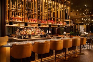 2 restaurants, breakfast, lunch, dinner served; American cuisine - AC Hotel Austin-University (Austin)