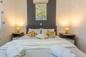 4 bedrooms, in-room safe, desk, iron/ironing board