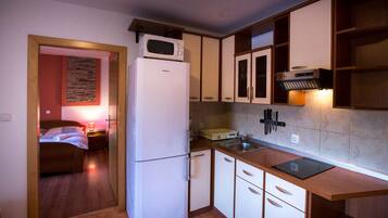Apartment, 2 Bedrooms | Private kitchen | Fridge, microwave, stovetop, cookware/dishes/utensils