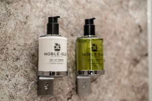 Chambre Double Standard | Équipements de salle de bain