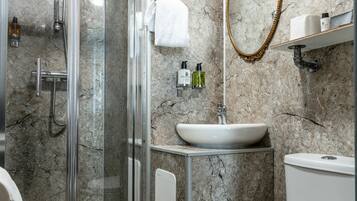 Standard-Doppelzimmer | Badezimmer