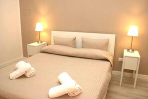 In-room safe, soundproofing, free WiFi, bed sheets - Palermo Inn (Palermo)
