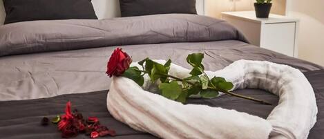 In-room safe, soundproofing, free WiFi, bed sheets