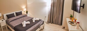 In-room safe, soundproofing, free WiFi, bed sheets - Palermo Inn (Palermo)