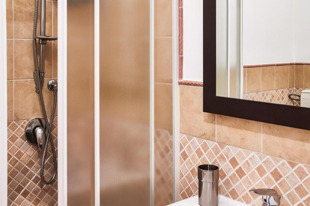 Dusche, Bidet, Handtücher