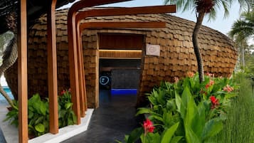 Cocktail bar