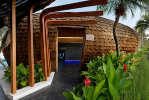 Cocktail bar