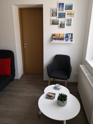 Apartamento, 1 quarto, no piso térreo | Área de estar | TV LCD