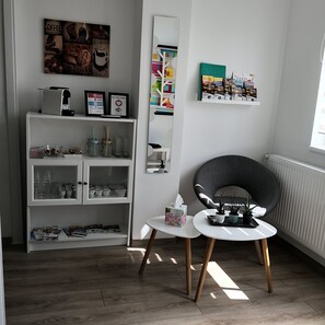 Apartment, 2 Bedrooms, Ground Floor | Iron/ironing board, free cribs/infant beds, free WiFi, bed sheets - Green Garden Plus Apartman (Budapest)