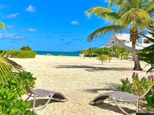 Sur la plage, piscines, vue mer ! Magnifique 2 chambres King beds 2 bains 2 wc