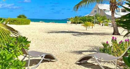 On the beach, swimming pools, sea view! Magnificent 2 bedrooms King beds 2 baths 2 wc