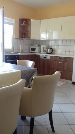 Apartment, 2 Bedrooms (3) | In-room dining