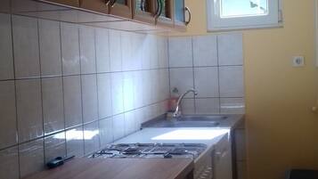Apartment, 2 Bedrooms (4) | Private kitchen | Fridge, microwave, stovetop, coffee/tea maker