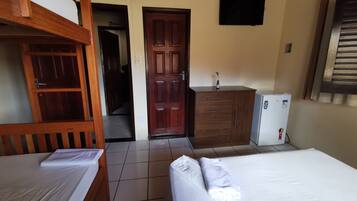 1 bedroom, desk, free WiFi, bed sheets