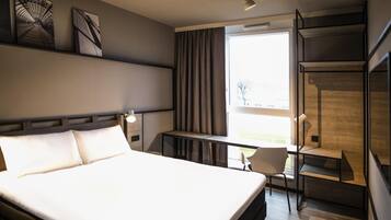 Standardzimmer, 1 Doppelbett (New Sleep Comfort Concept) | Schreibtisch, laptopgeeigneter Arbeitsplatz, schallisolierte Zimmer