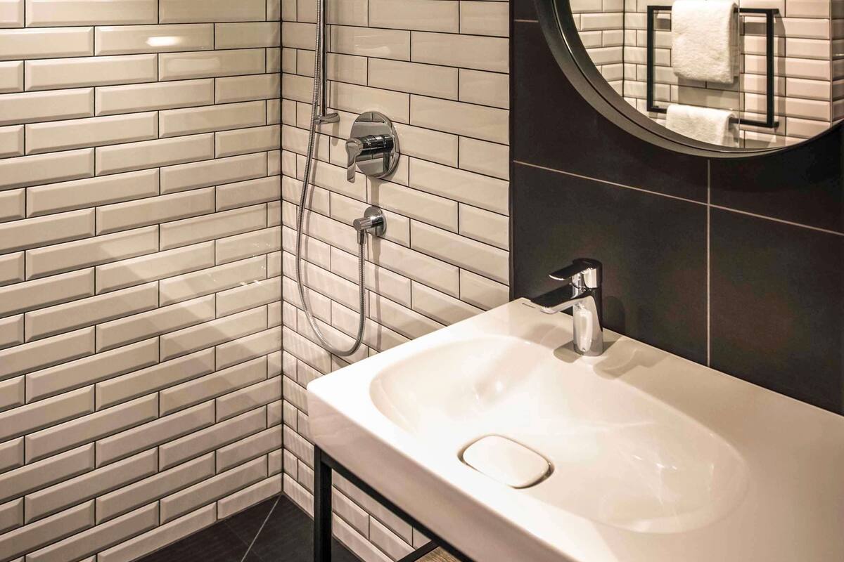 standard room, 2 single beds (new sleep comfort concept) | desk, laptop workspace, soundproofing, free wifi