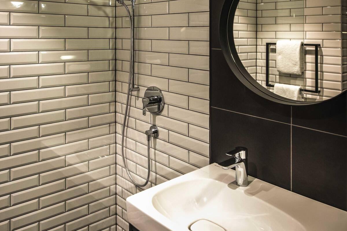 standard room, 1 double bed (new sleep comfort concept) | desk, laptop workspace, soundproofing, free wifi