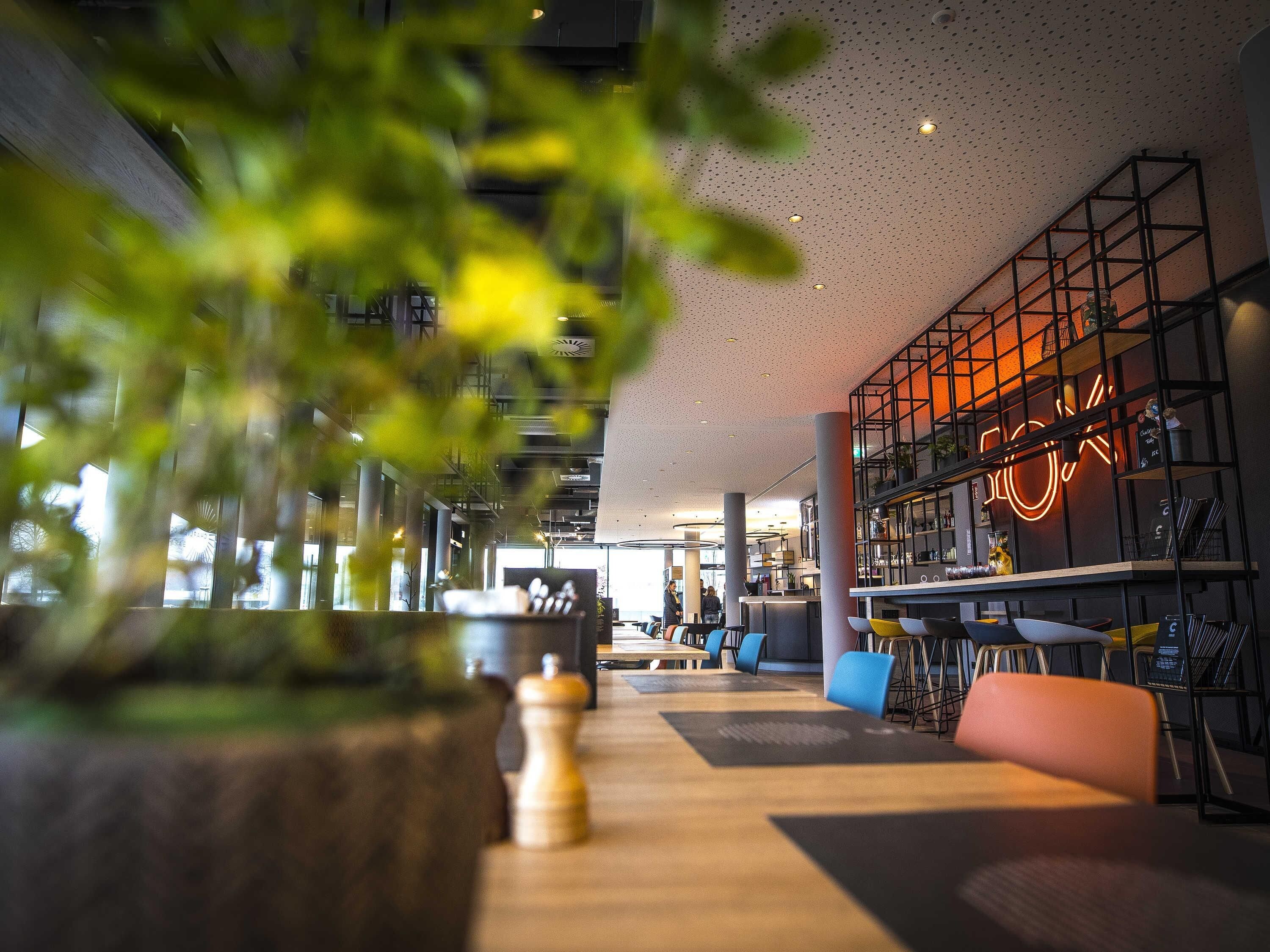 Bar (trong khuôn viên)