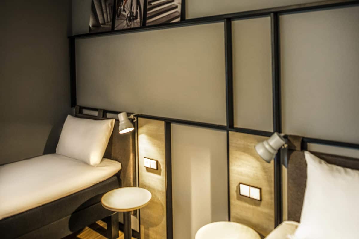 standard room, 2 single beds (new sleep comfort concept) | desk, laptop workspace, soundproofing, free wifi