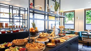 Café da manhã com buffet diário (EUR 21 por pessoa)