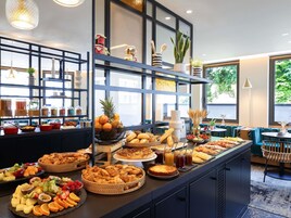 Daily buffet breakfast (EUR 21 per person)