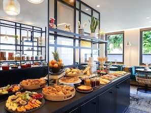 Päivittäinen buffetaamiainen (21 EUR per henkilö)