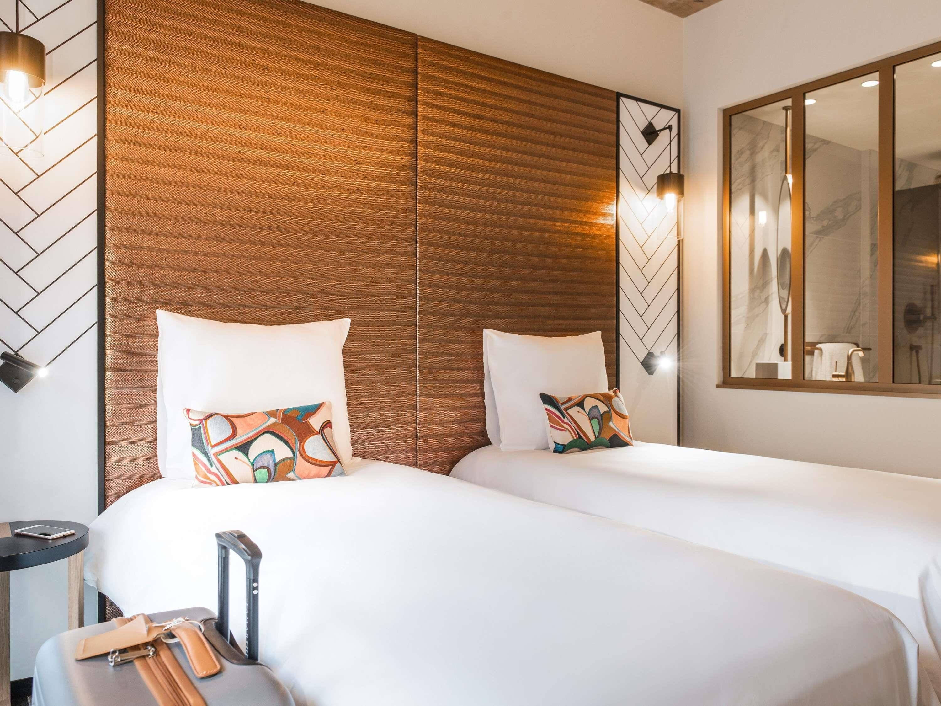 classic room, 2 single beds | in-room safe, individually decorated, individually furnished