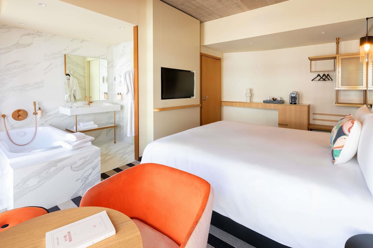 Privilege, Room, 1 Double Bed | In-room safe, individually decorated, individually furnished