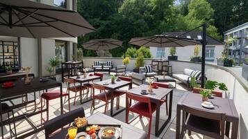 Daily buffet breakfast (EUR 21 per person)