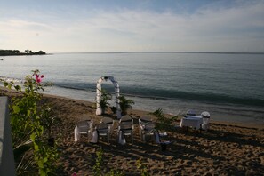 On the beach - Golden Shore Resort (Morant Bay)