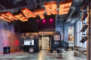 Lobby - Moxy Boston Downtown (Boston)