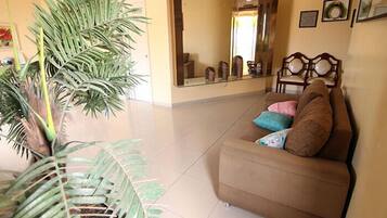 Área de estar no saguão