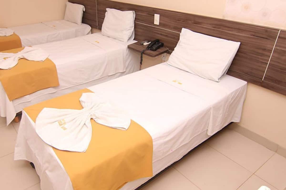 Triple Room | Minibar, free WiFi, bed sheets